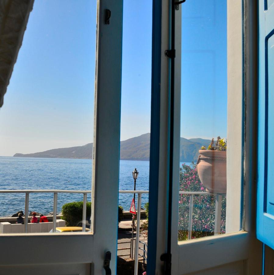 La Casa Di Via Lungomare Villa Santa Marina Salina Rum bild